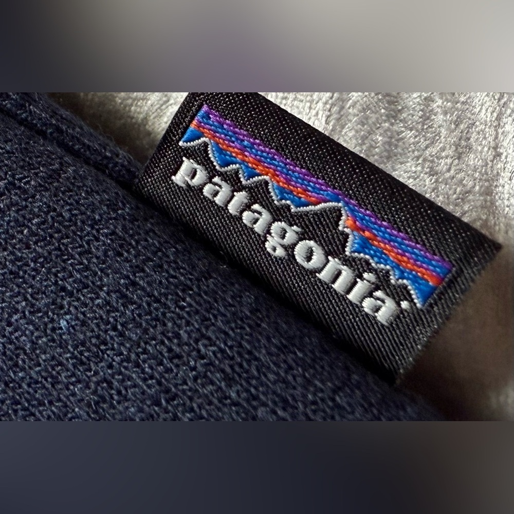 XS Patagonia Blue Crewneck Sweater with Iconic Logo - Picture 6 of 12